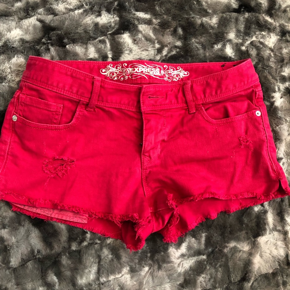 Women’s express raspberry colored short shorts